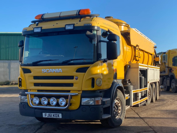 2011 SCANIA P Series 4000 Gallon Vacuum Tipping Tanker